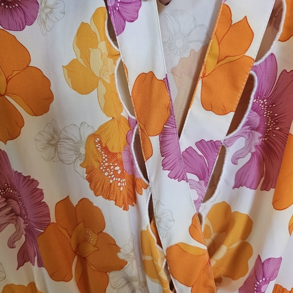 Agua Bendita × Revolve Larissa Cutout Floral Romper V-Neck Ruffle - Picture 4 of 8